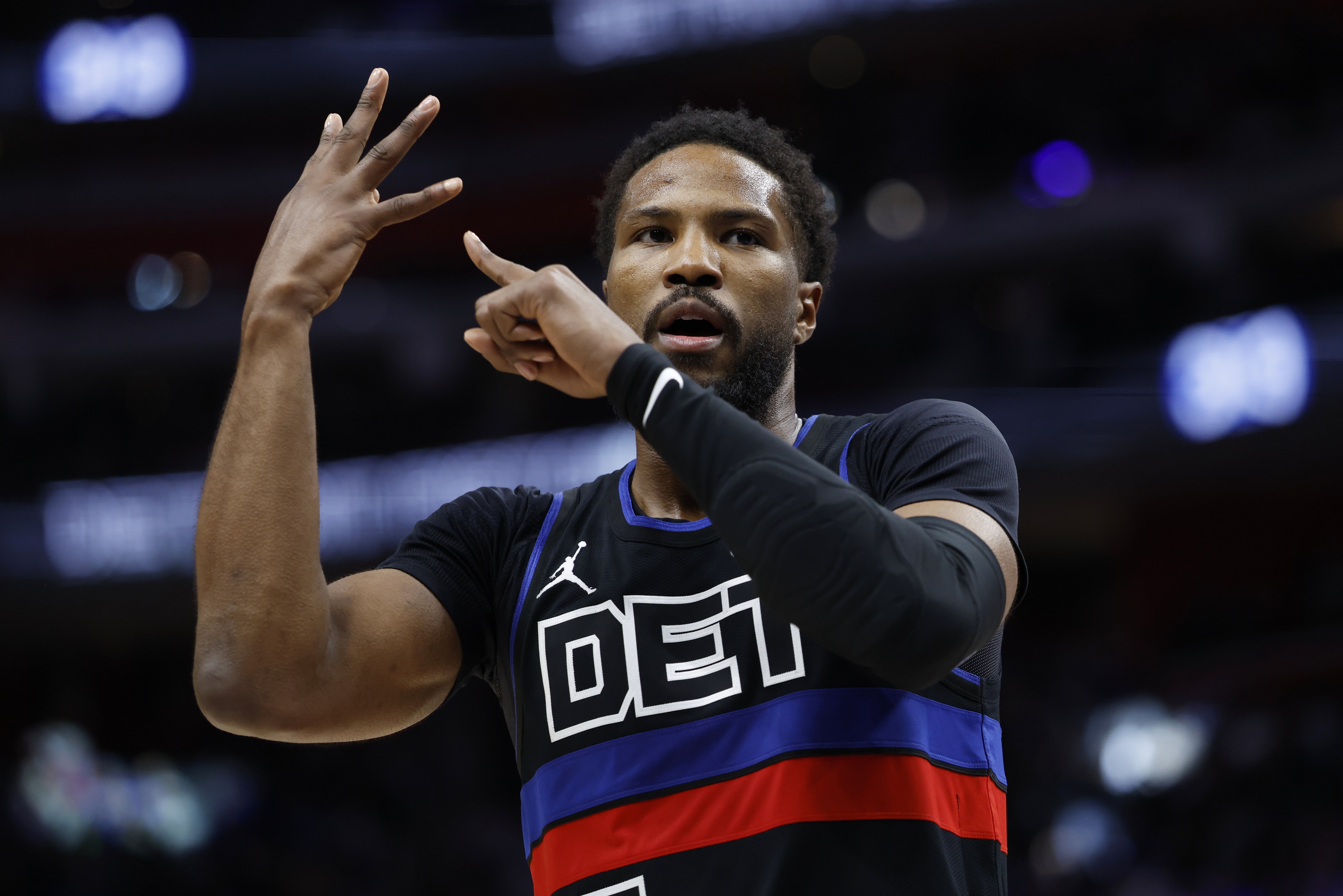 马克.比斯利社媒：我真的只想打球。没有球队可以打球；4200万美元没了；球衣号码