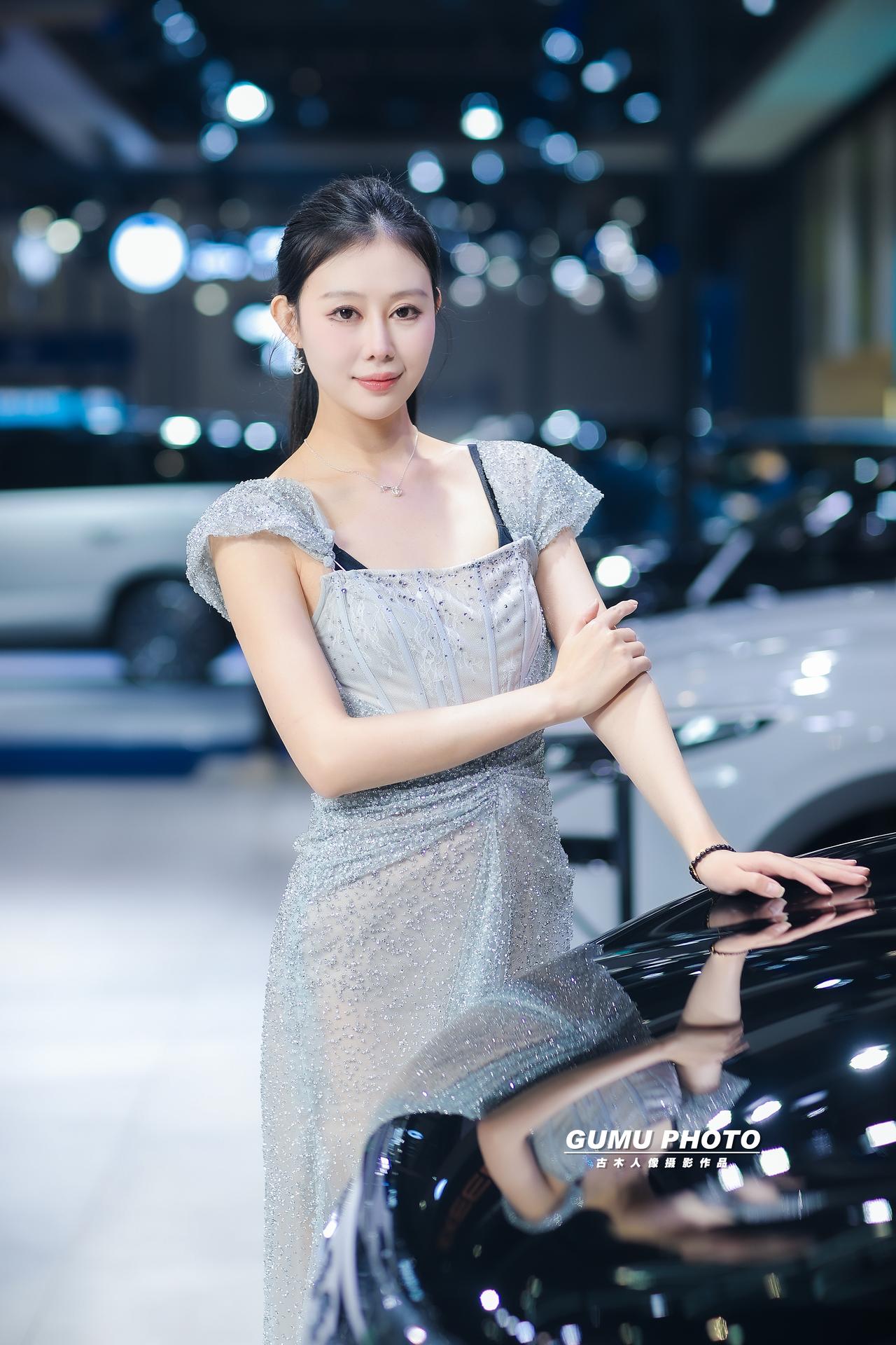 2025重庆汽车消费节星途展台模特小姐姐