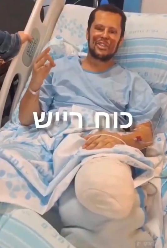 一名入侵黎巴嫩南部之后，在战斗中失去了一条腿的以军士兵躺在医院的病床上依然叫嚣，