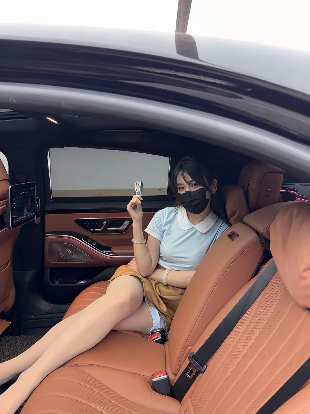 哇！这车贵吗？买车送车模吗？