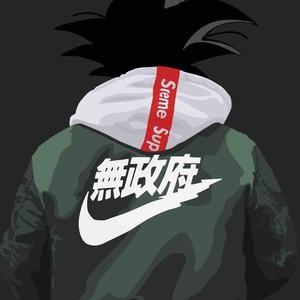 光棍半夜打鱼回来摸错床，丈母娘轻声问了句：你这边还有这风俗？
他赤脚站在水泥地上