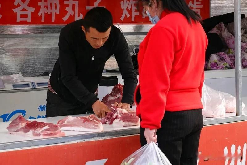 注意！关乎你春节餐桌的肉价！
 
家人们，春节的脚步越来越近，大家年货备得咋样啦