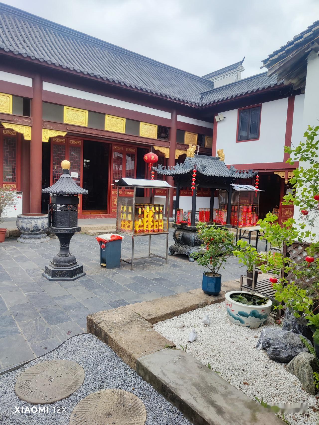 这是我在上海看到的最小的寺