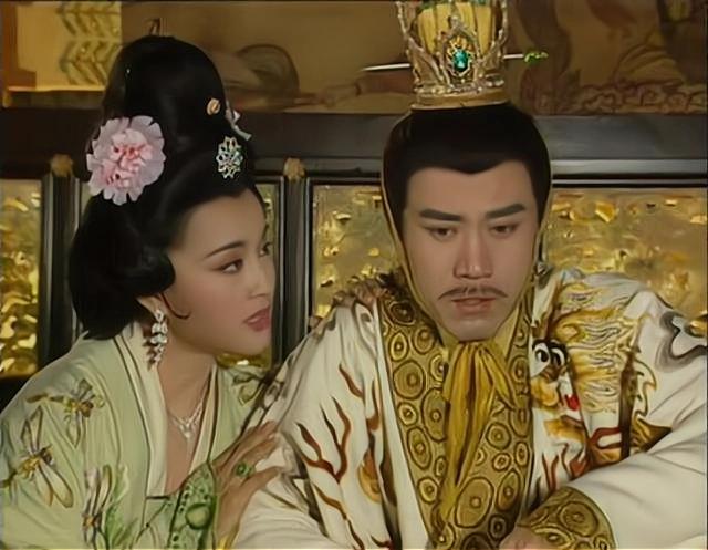 14岁入宫，26岁剃发为尼。这12年，武则天从一个怀揣梦想的少女，熬成了连孩子都