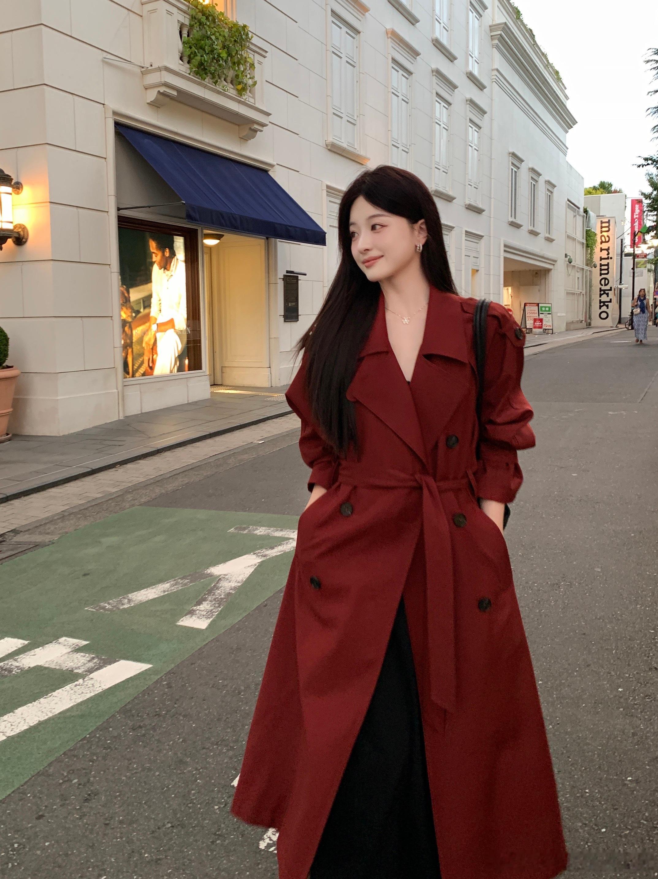 主主主推的风衣来啦！很喜欢这个版！比较经典的贵妇款～两种穿法！酒红色非常港风大女