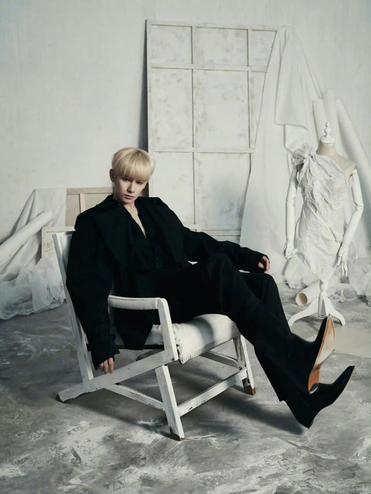 胡先煦✖️Maison Margiela 胡先煦金发深V