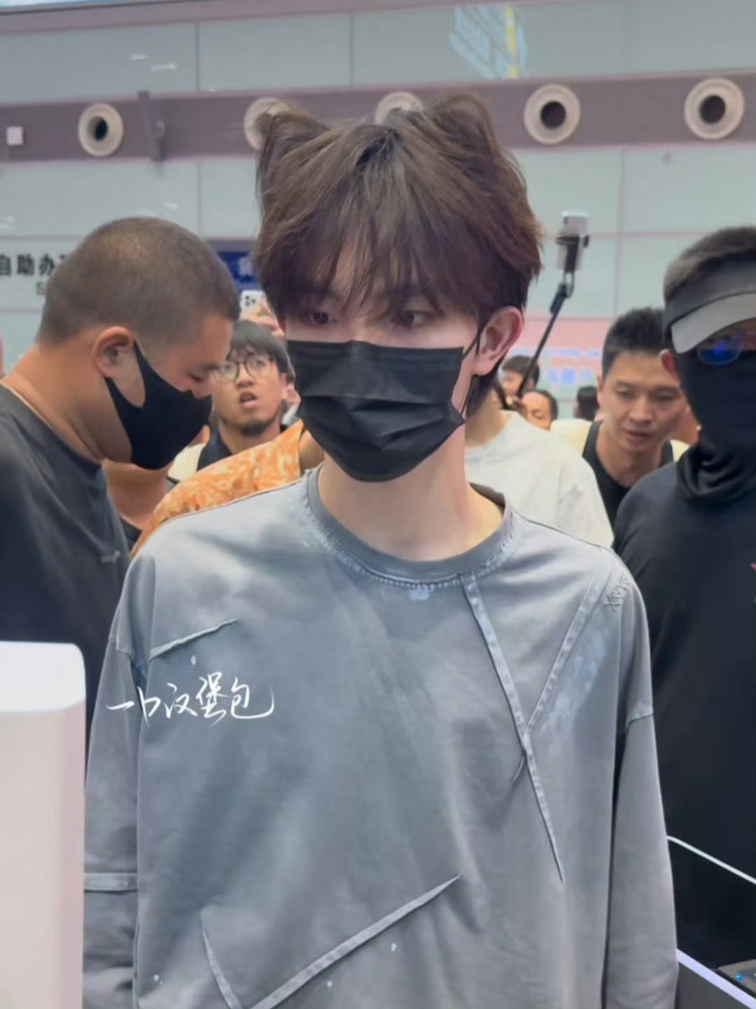 苏新皓完全不用猫塑哈 本身就是👇 ​​​
