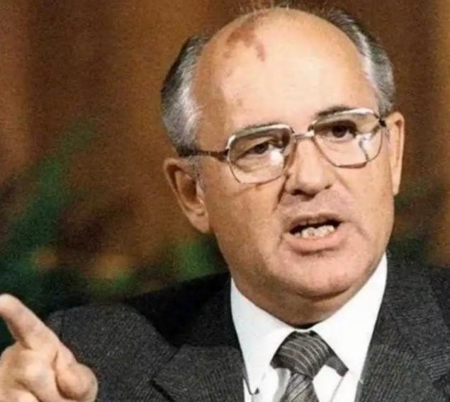 “苏联为什么斗不过美国？” 这么说吧，从全球战略上讲，苏联犯了一个巨大的战略错误