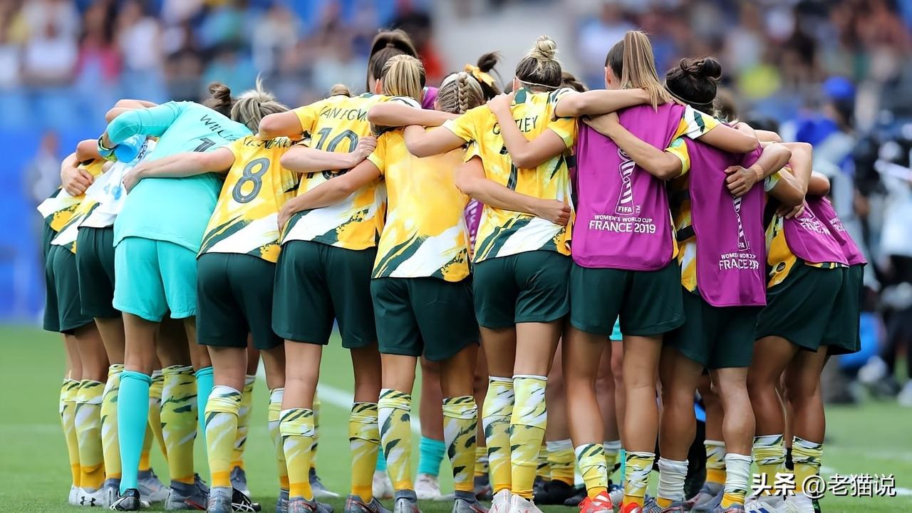 日本与澳大利亚的女足亚洲杯决赛太精彩了！17分钟时，长谷川唯做球，滨野舞香禁区外