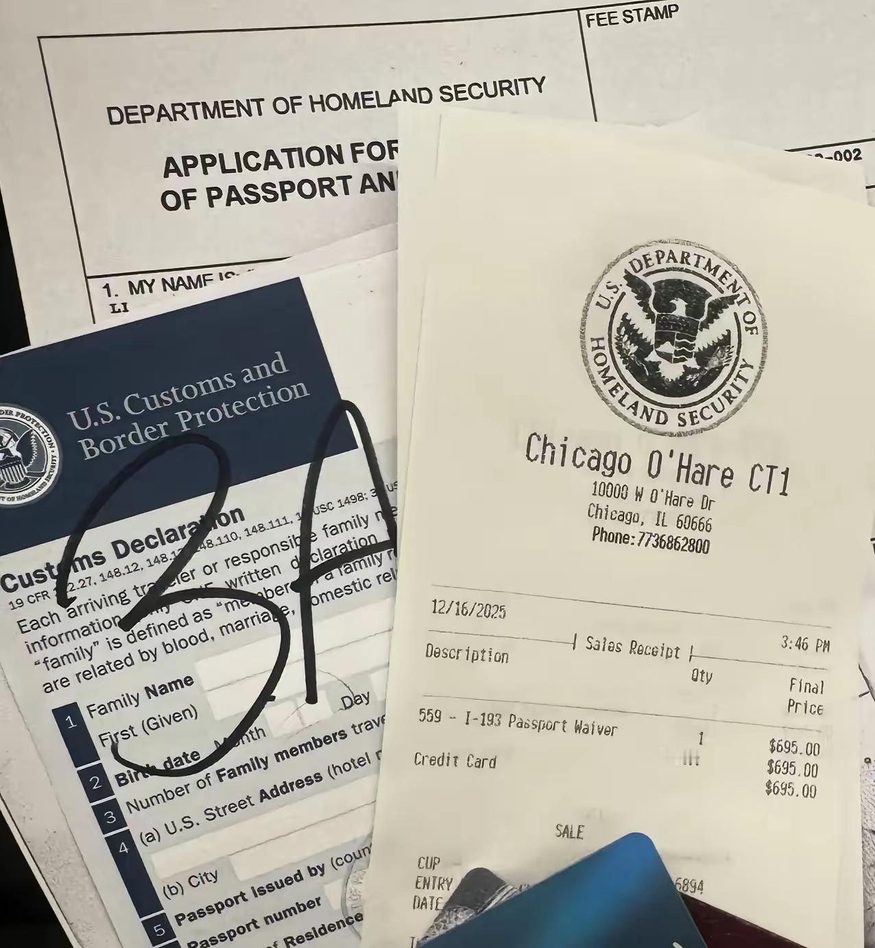 最近在芝加哥机场发生一个真实案例：一位绿卡持有者，因为长期在中国生活，只是偶尔回