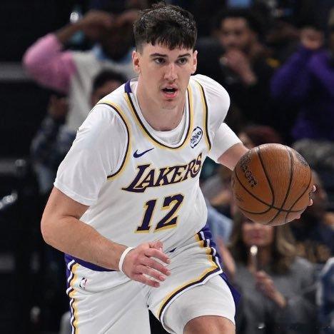 雷迪克谈到拉拉维亚过去三场火热的表现：“他很有天赋，现在正以自己的方式大放异彩，