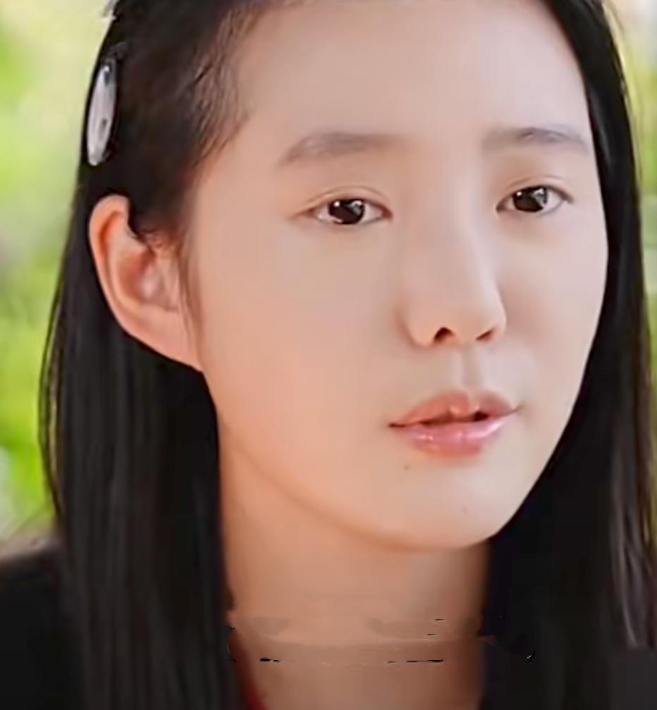 徐艺真公开表达过想跟赵丽颖合作。她在近期专访中提到，自己非常喜欢《知否知否应是绿