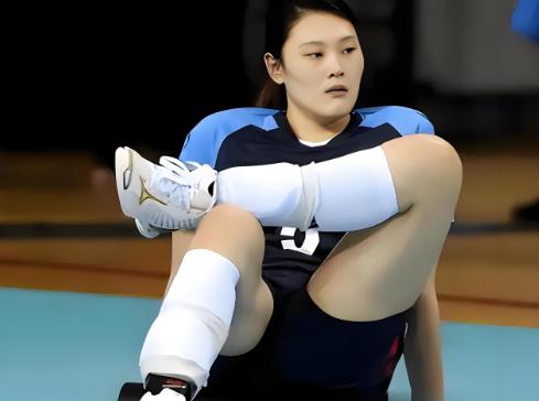 为国争光却惨遭郎平弃用！选择投奔土耳其的王一梅，如今生活怎样？她是中国女排的标志