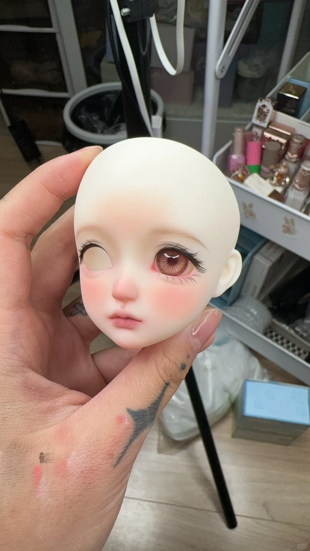 投不上妆拼了。