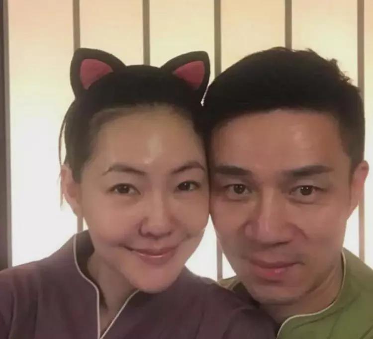 小S的老公，许雅钧的绯闻大爆！
七月三十一日，狗仔队在早上爆出了小S丈夫许雅钧的