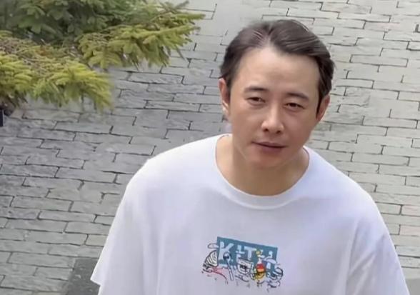 现在的罗晋和以前的罗晋
这就是正常中年男人没化妆、没做造型、没滤镜、没修图的真实
