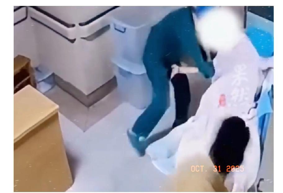 新生儿为何会在医院推车上意外坠落？这起发生在宁德市医院的事件引发广泛关注。
新生