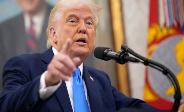 全线收网开启！很多人以为美国在中东骑虎难下，已经无力他顾。错了！真相是特朗普通过