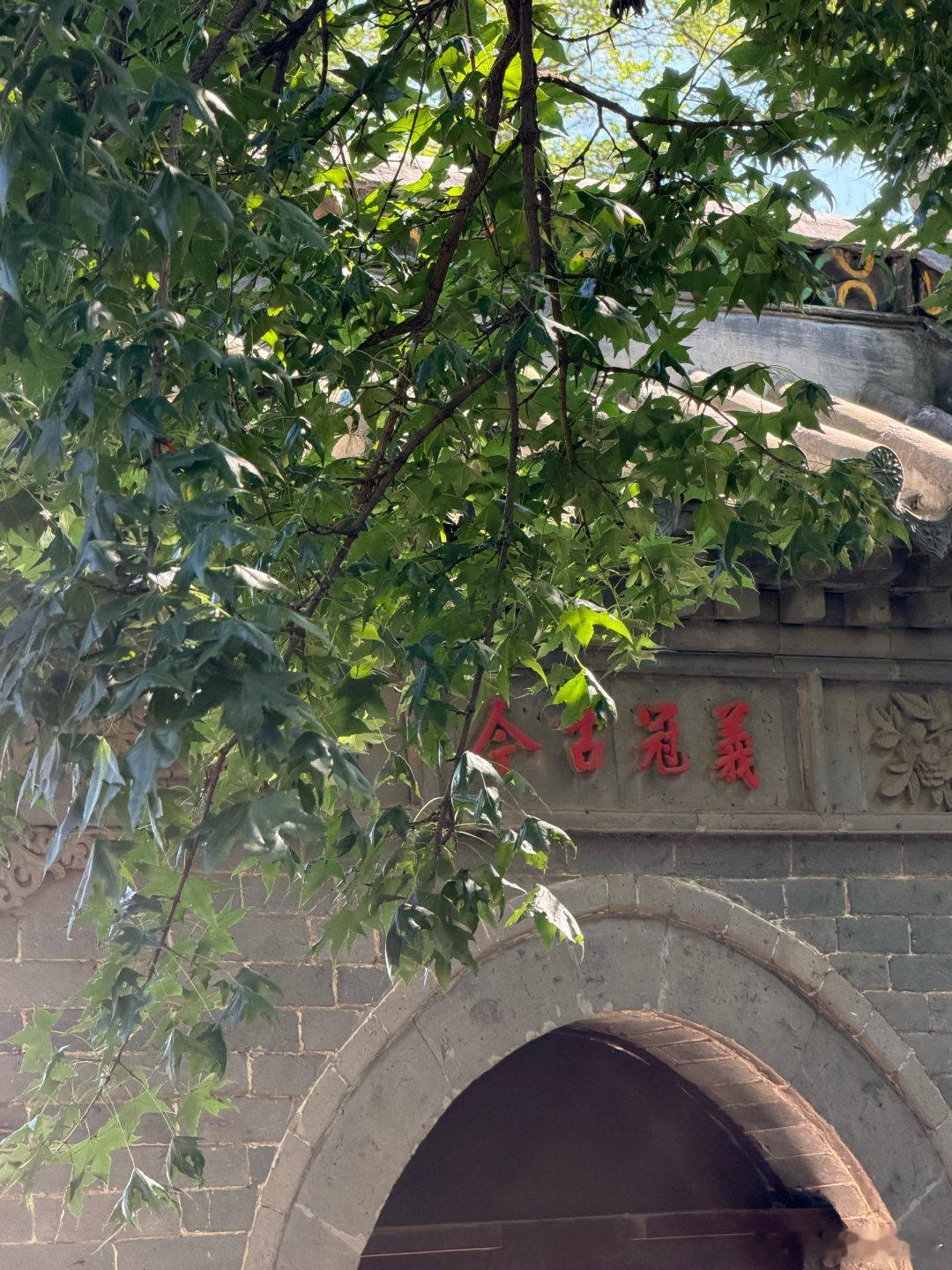 在辽宁铁刹山许你一个未来专为年轻人打造的暑期治愈旅途，就在辽宁铁刹山。毕业旅行、