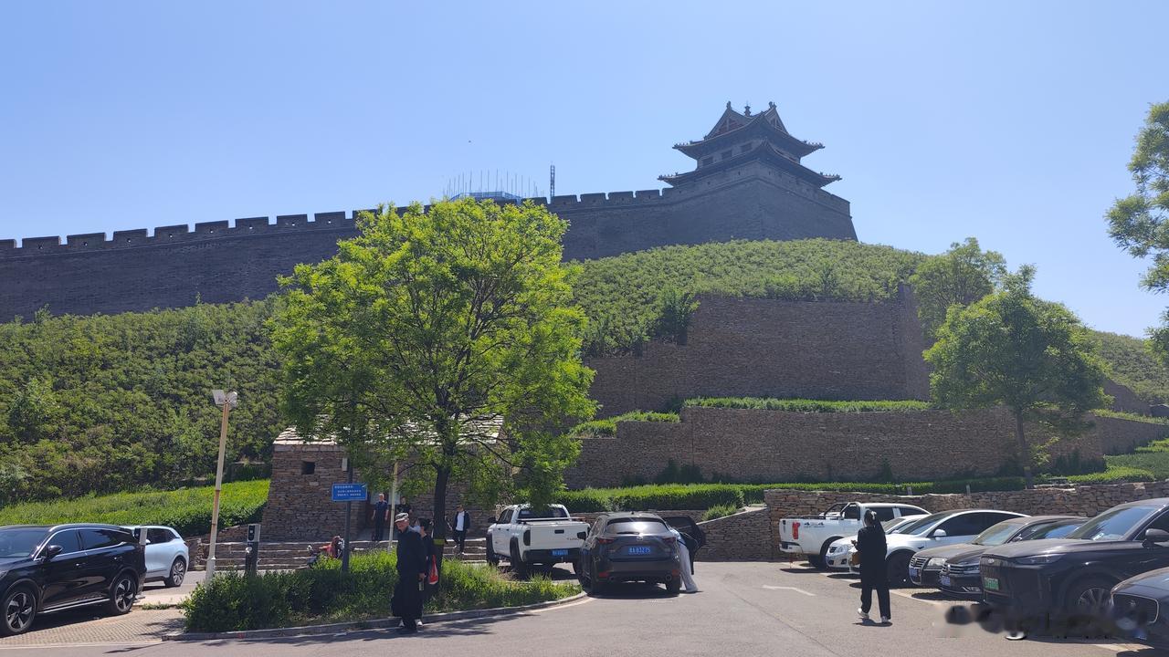 就凭停车场不收钱，忻州古城我吹爆！

五一去山西忻州古城，刚进停车场就惊了！保安