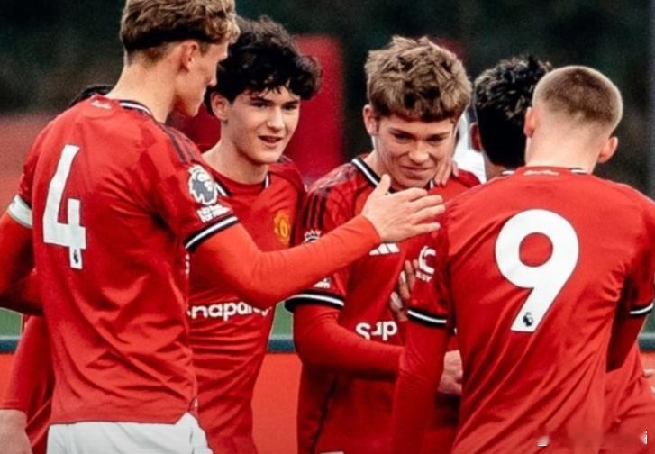 U18英超杯小组赛，凯·鲁尼破门助曼联U18队取得6球大胜。U18英超杯小组赛末