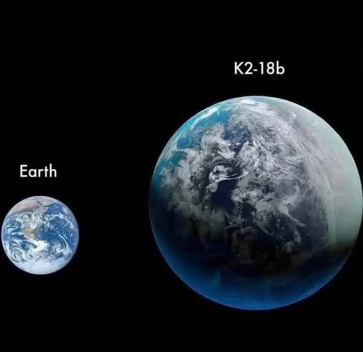 K2-18b，一颗令人着迷的超级地球，其直径约为地球的2.6倍，被浩瀚波光的海洋