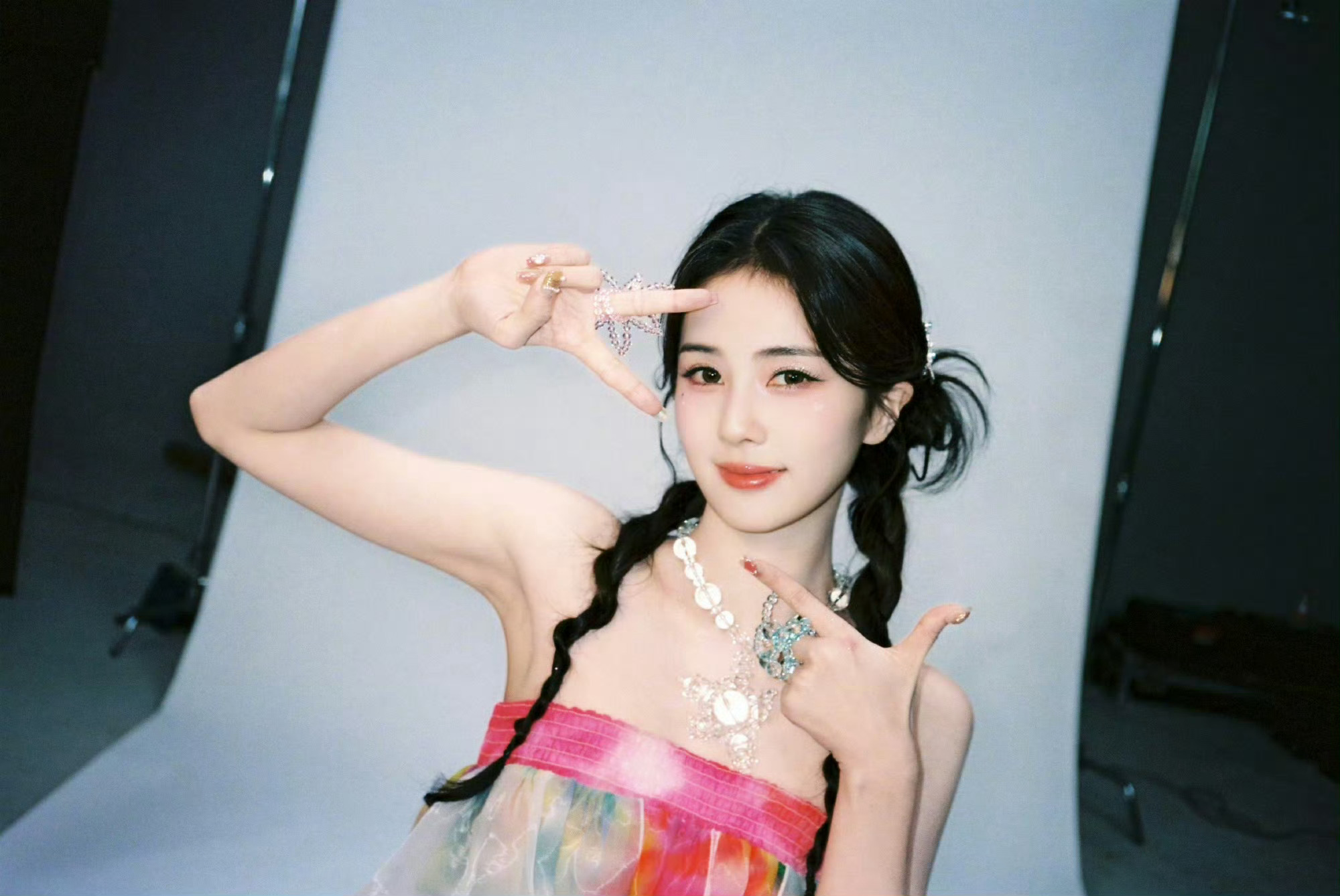 今天白鹿就十周年见面会了，果然天气刚刚好。白鹿演唱会妆造