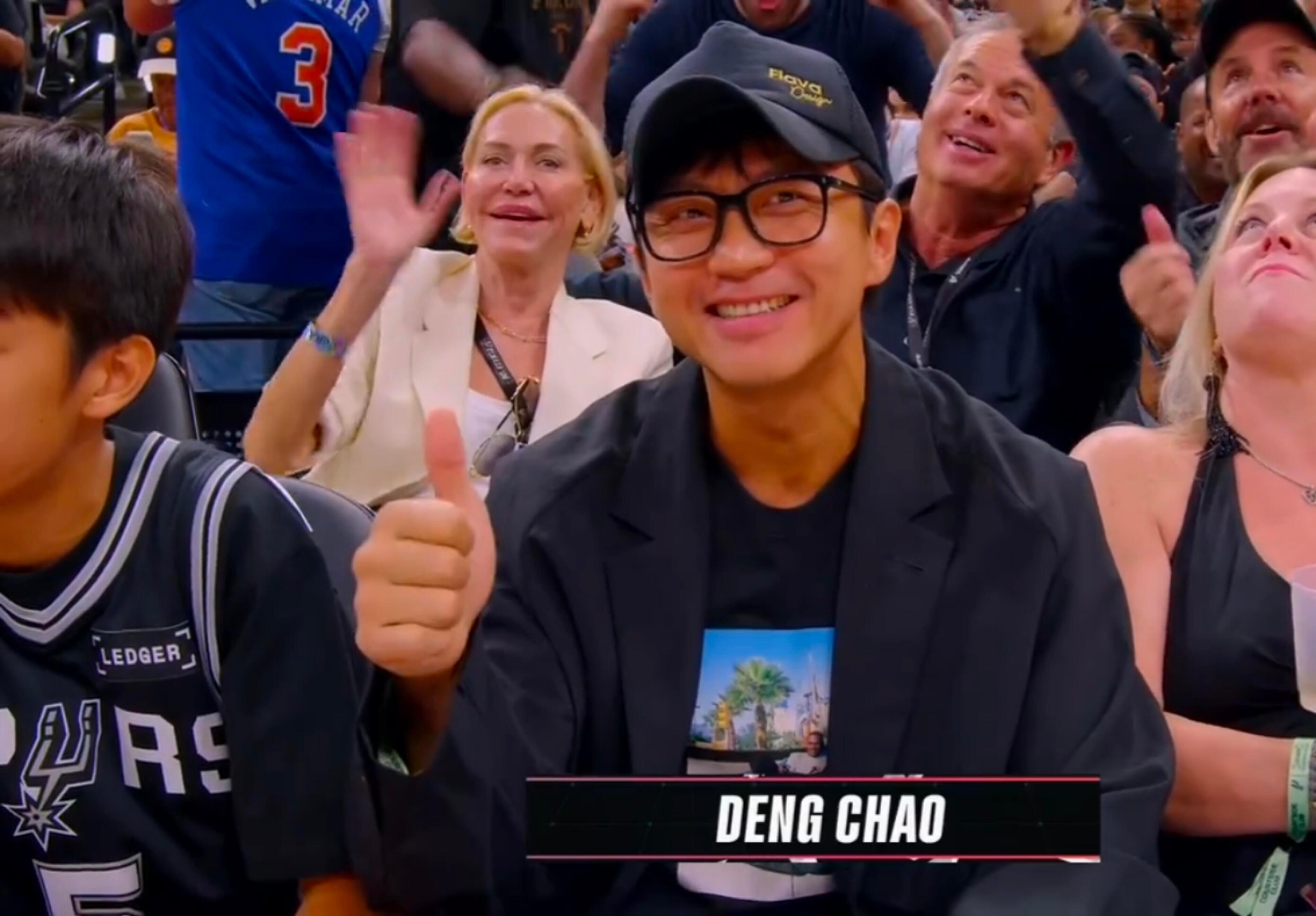 NBA总决直播介绍中国演员邓超邓超观看NBA总决赛！男版孙俪真帅啊！邓超带儿子观