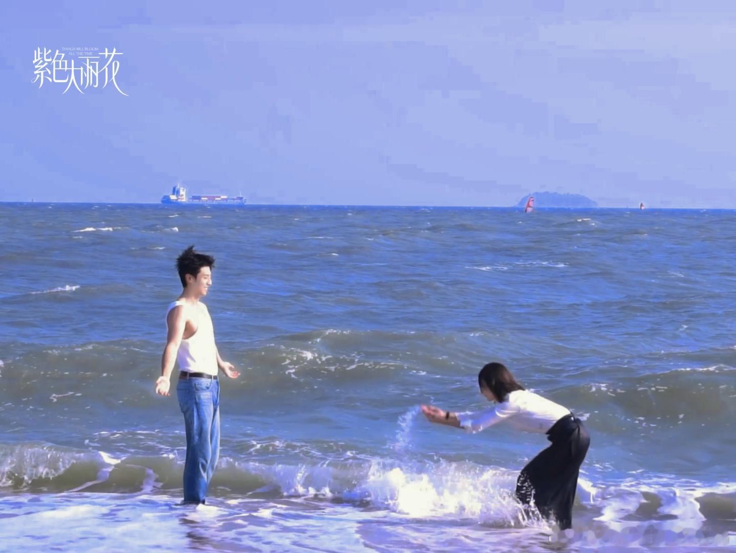 紫色大丽花这波人设真的绝了，贾静雯和陈靖可主演的都市剧直接开辟新赛道。从花絮就能