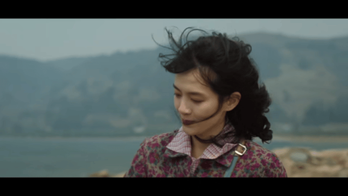 陈昊宇海边表白戏差点被吹懵 戏里浪漫告白甜到心动，戏外陈昊宇被海风360度狂吹，