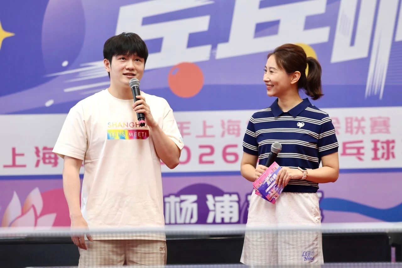 （转自他人）他的发言里有一种“局内人的担当”和“局外人的通透”，既身在其中全力以