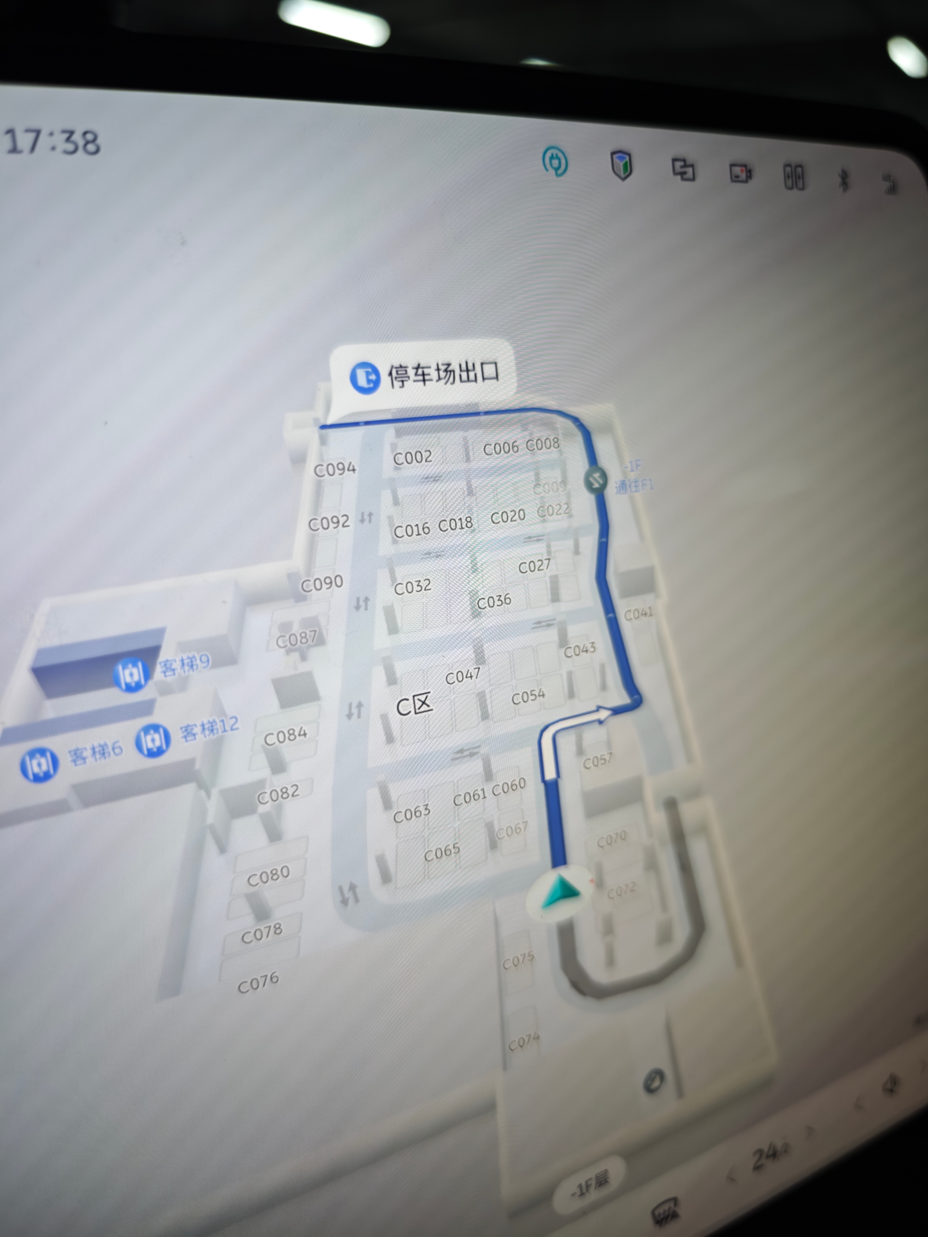 蔚来的停车场导航地图做得可真细啊！车停在哪个车位，出口在哪，电梯厅在哪，一目了然