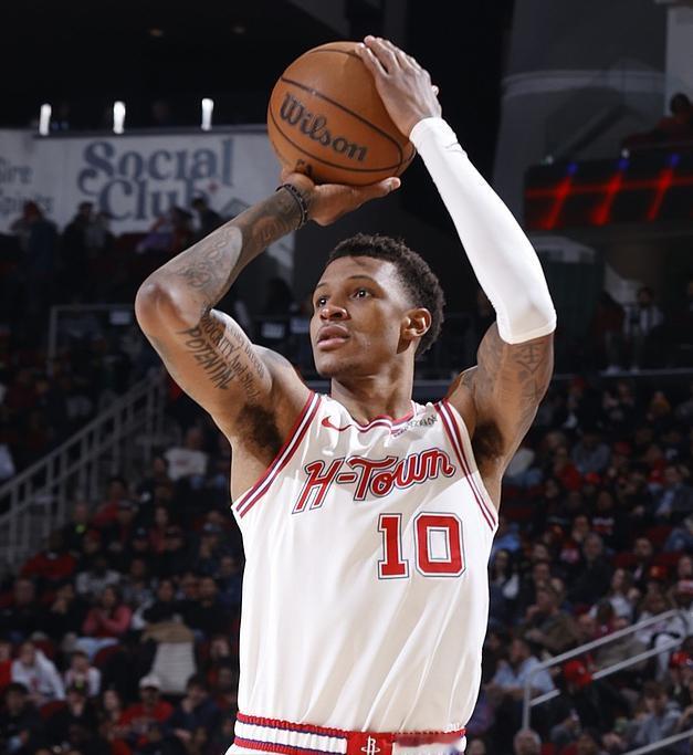 火箭球迷狂喜，小贾巴里打破心魔，连续命中三分球！

前面三分球25中1，对阵公牛