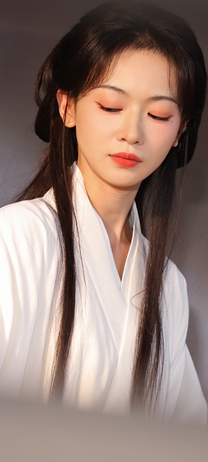 吴谨言内娱独一份发胖赢家  吴谨言胖了后更好看了 全网女明星内卷减脂，唯独吴谨言