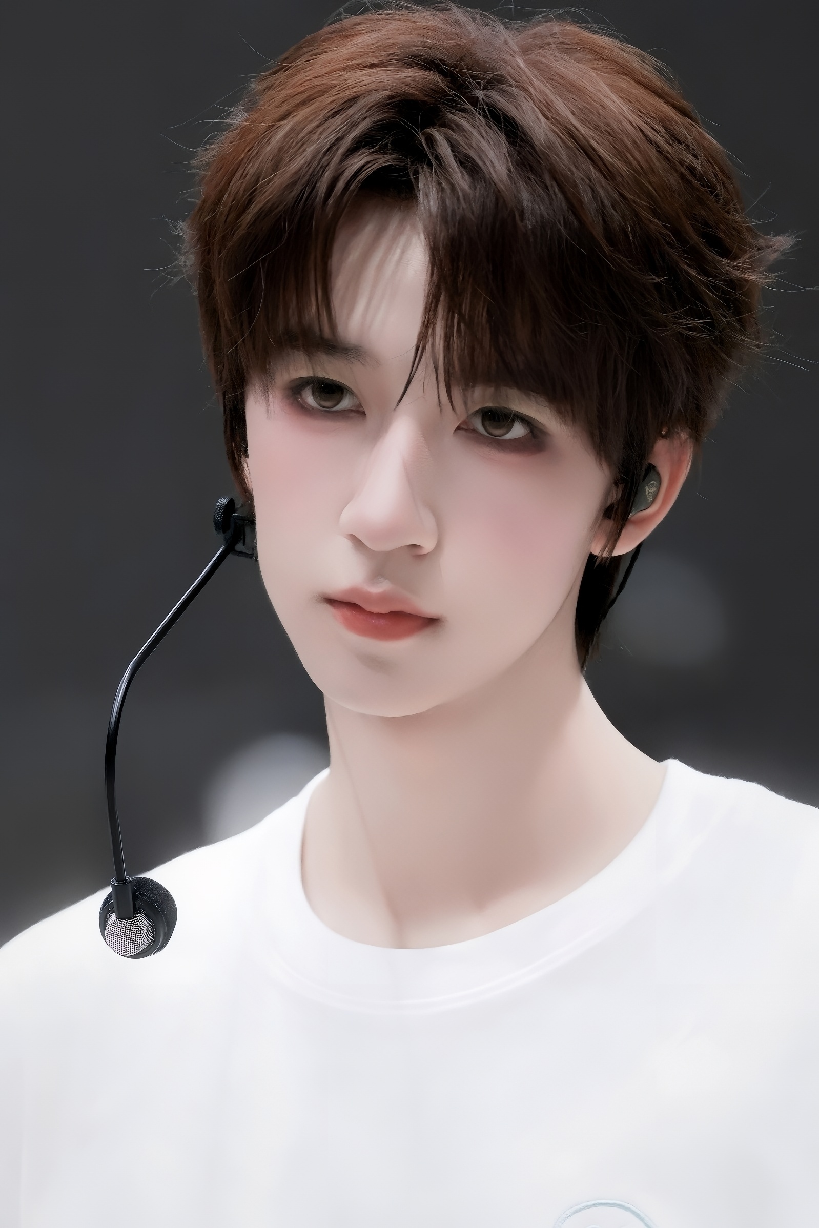 漂亮咪审美也好，专门搭的发色同色系美瞳  专栏 · 修点樱花🌸
