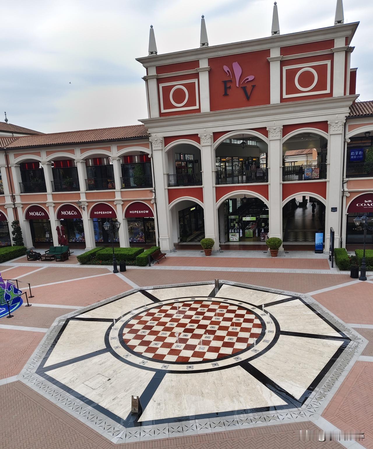 钱很有用，
但不重要；
情很深邃，
但不顶用！

感情旋涡里的成年人，突然发现自