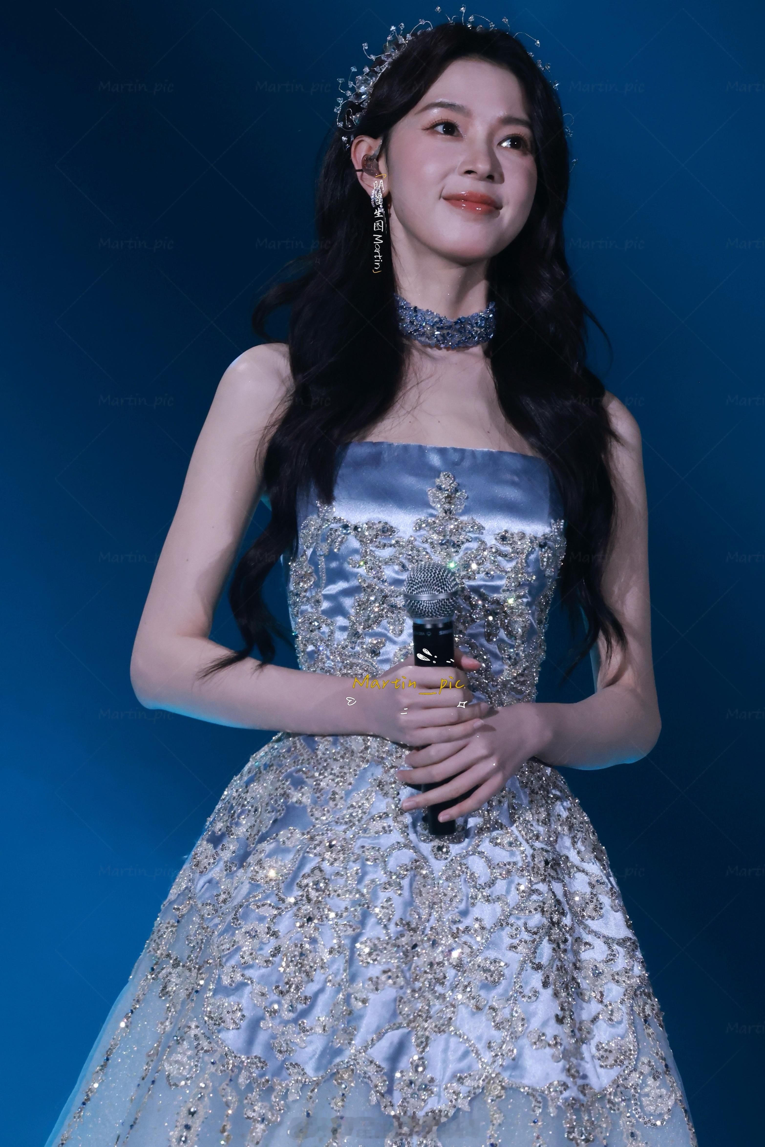 陈瑶  陈瑶活力之夜舞台生图妈耶！！今天瑶妹是白雪公主来的中国电影120周年活力