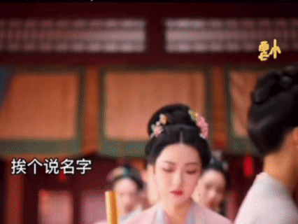 美女本人看起来肯定就是自拍这样[爱慕]镜头真的太残忍….把好好的立体度磨成这样…
