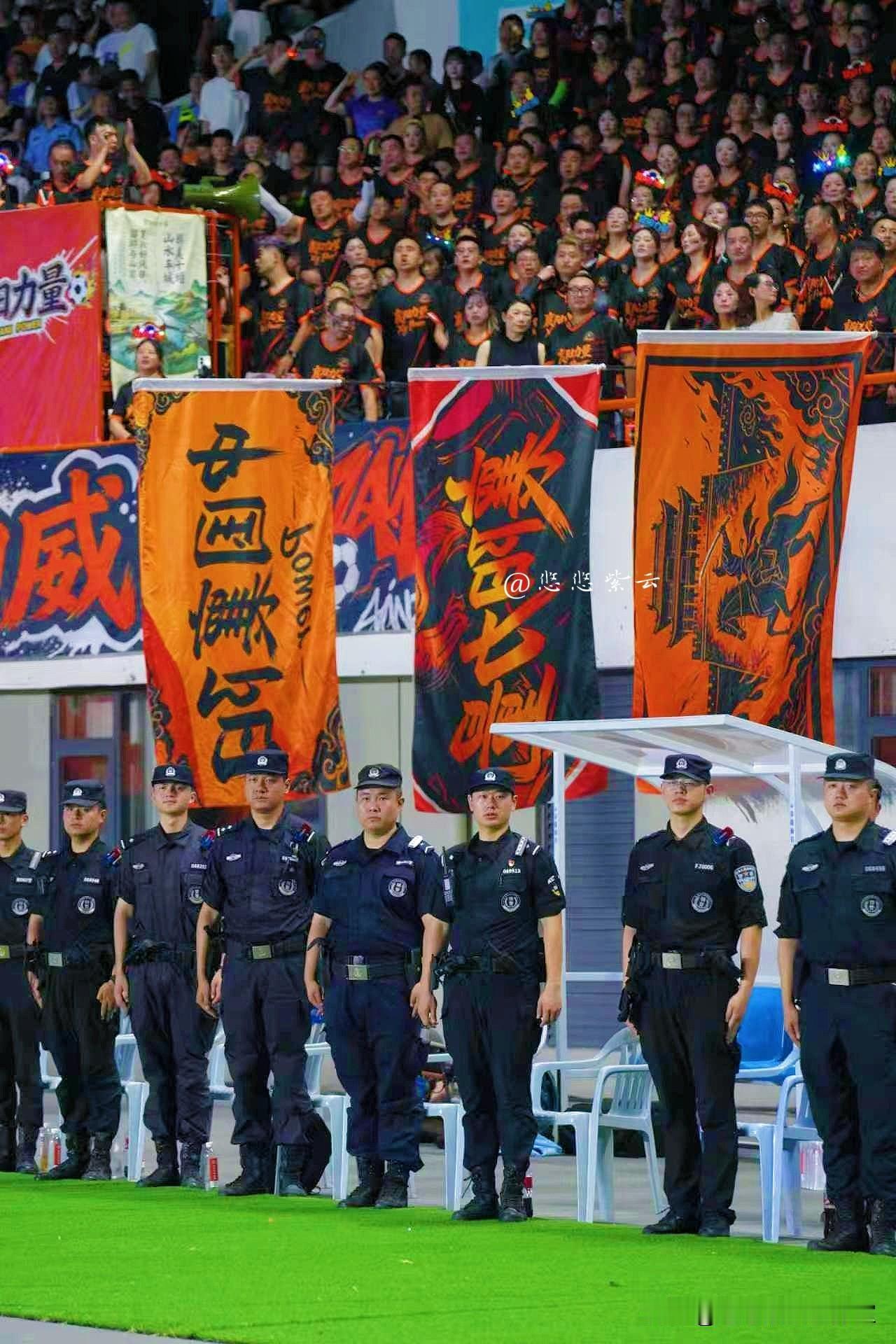 守护城市平安，奔赴赛场热爱
这一刻双向出彩
襄阳力量VS襄阳特警
​
