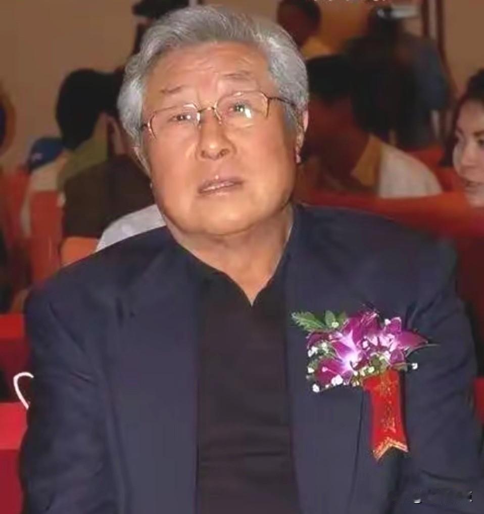 上世纪五、六十年代，“男看王心刚，女看王晓棠”的说法，绝不是吹的。
你看，王心刚
