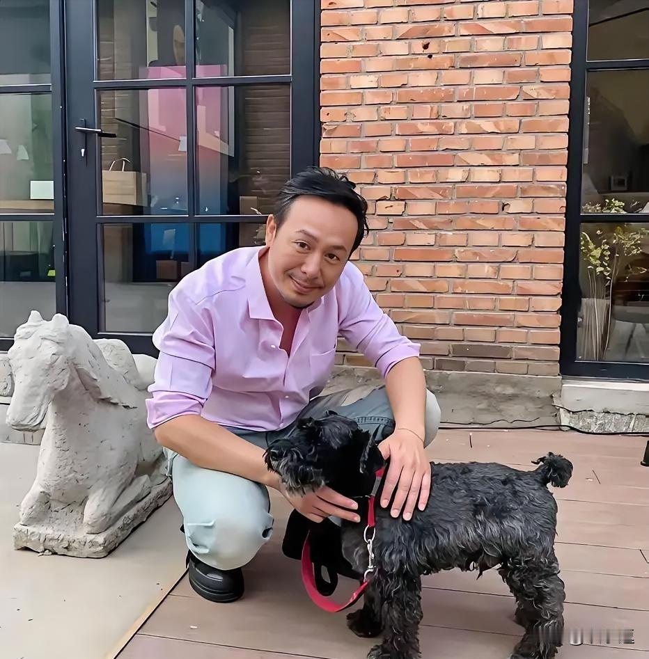金爵奖影帝住六环租房！终于明白，张颂文的演技为什么总是那么到位
 
娱乐圈爆红就