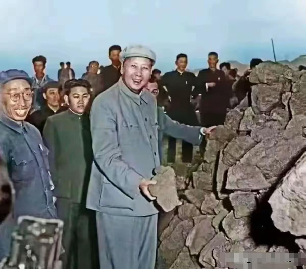 毛泽东的四场大哭被隐瞒了半个世纪：一次为兵，一次为农，一次为人民，一次为唐山。世