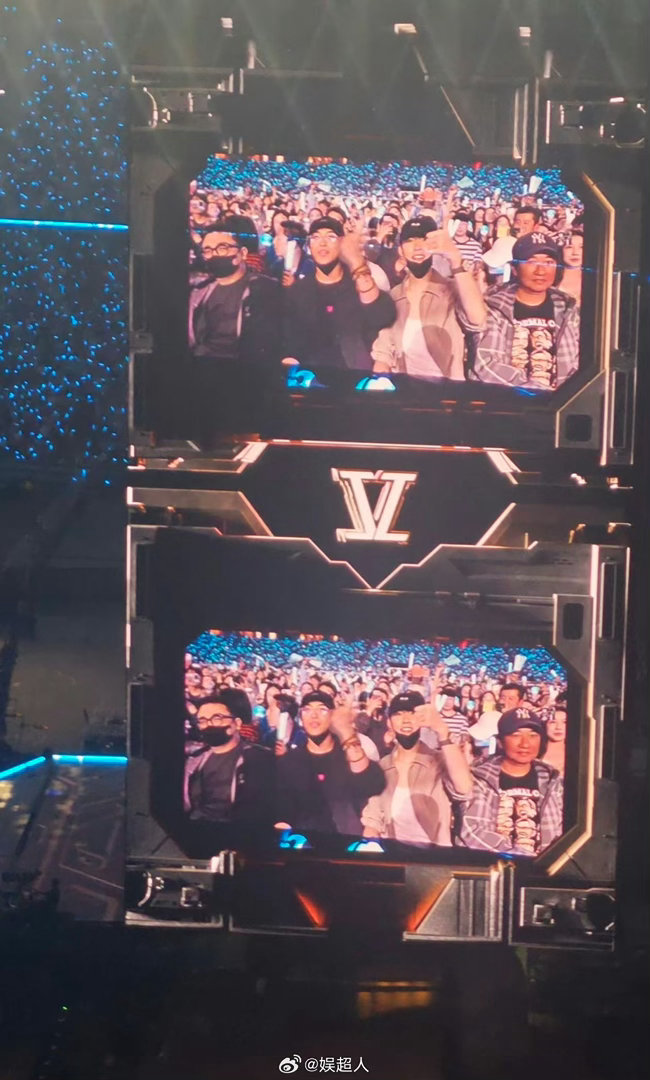 时团要去张杰演唱会了听说听张杰演唱会可以偶遇内娱全明星是吧？这个鸟巢多我一个人怎