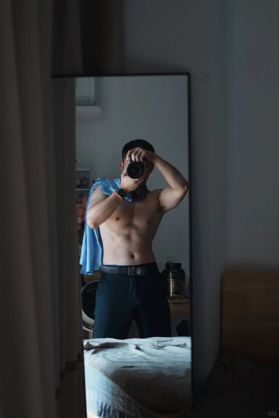 制服配肌肉