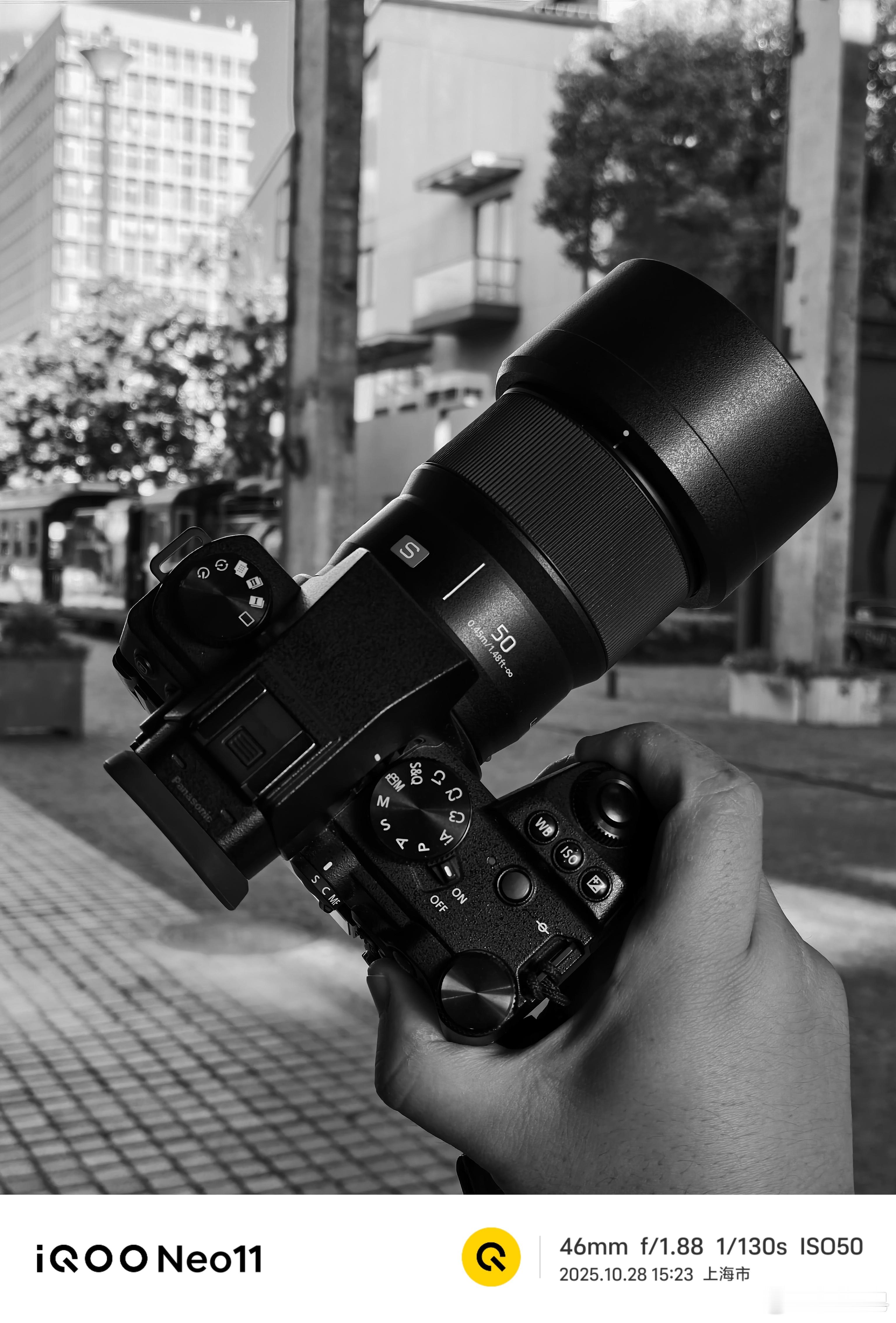 明天给你们抽台手机！最近又要忙起来了，你们多聊天～我多给你们整礼物。[doge]