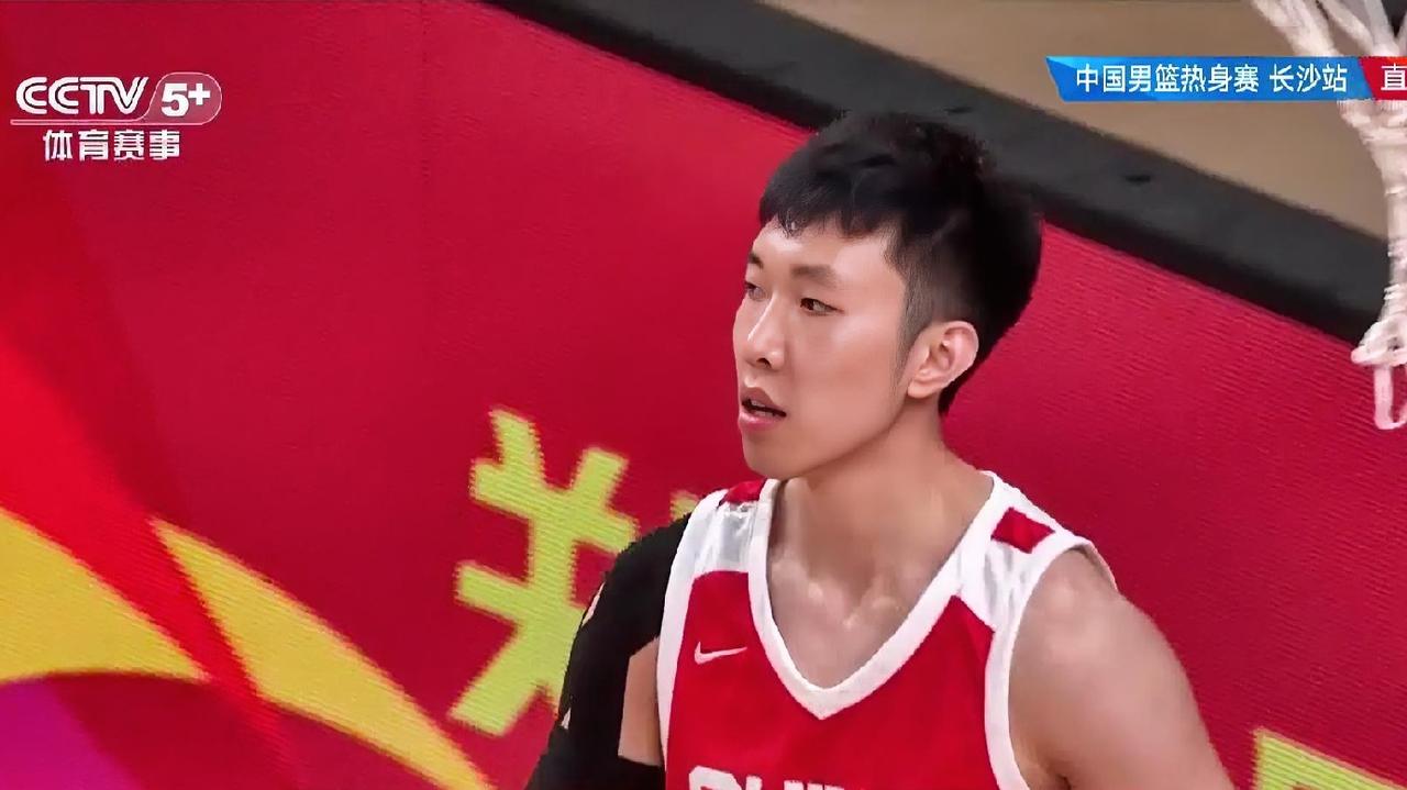 中国男篮廖三宁终于把投篮练出来了！在今天男篮热身赛长沙站中，三节结束，中国男篮6