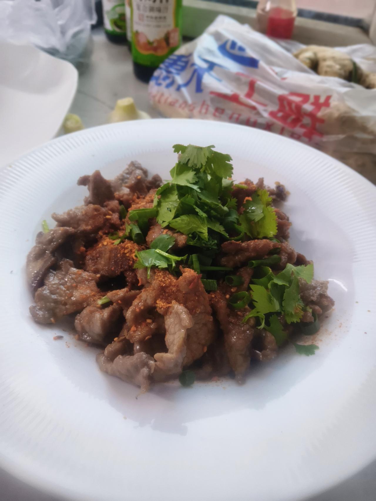 东北现在最流行的下饭菜

1咸蛋黄炒土豆丝
2川椒孜然干豆腐
3辣白菜炒土豆片