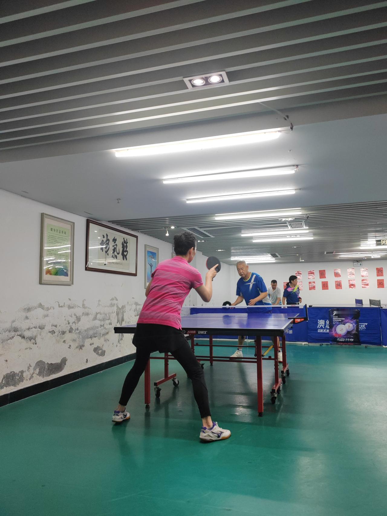 退休后的快乐，藏在乒乓球台的方寸之间。银球翻飞，球拍起落，每一次挥拍都带着满满的
