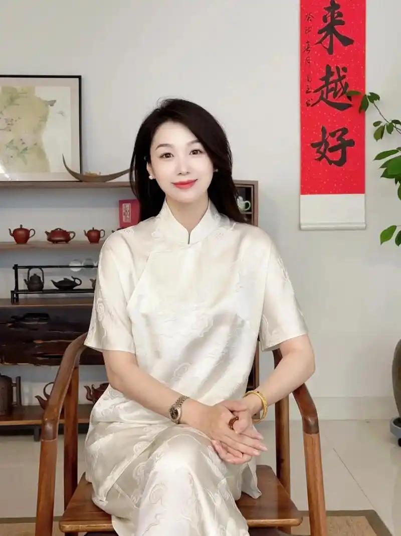 “你变了，世界就变了！”

凌晨三点，老李蹲在路边抽烟，想起半年前破产时骂天骂地