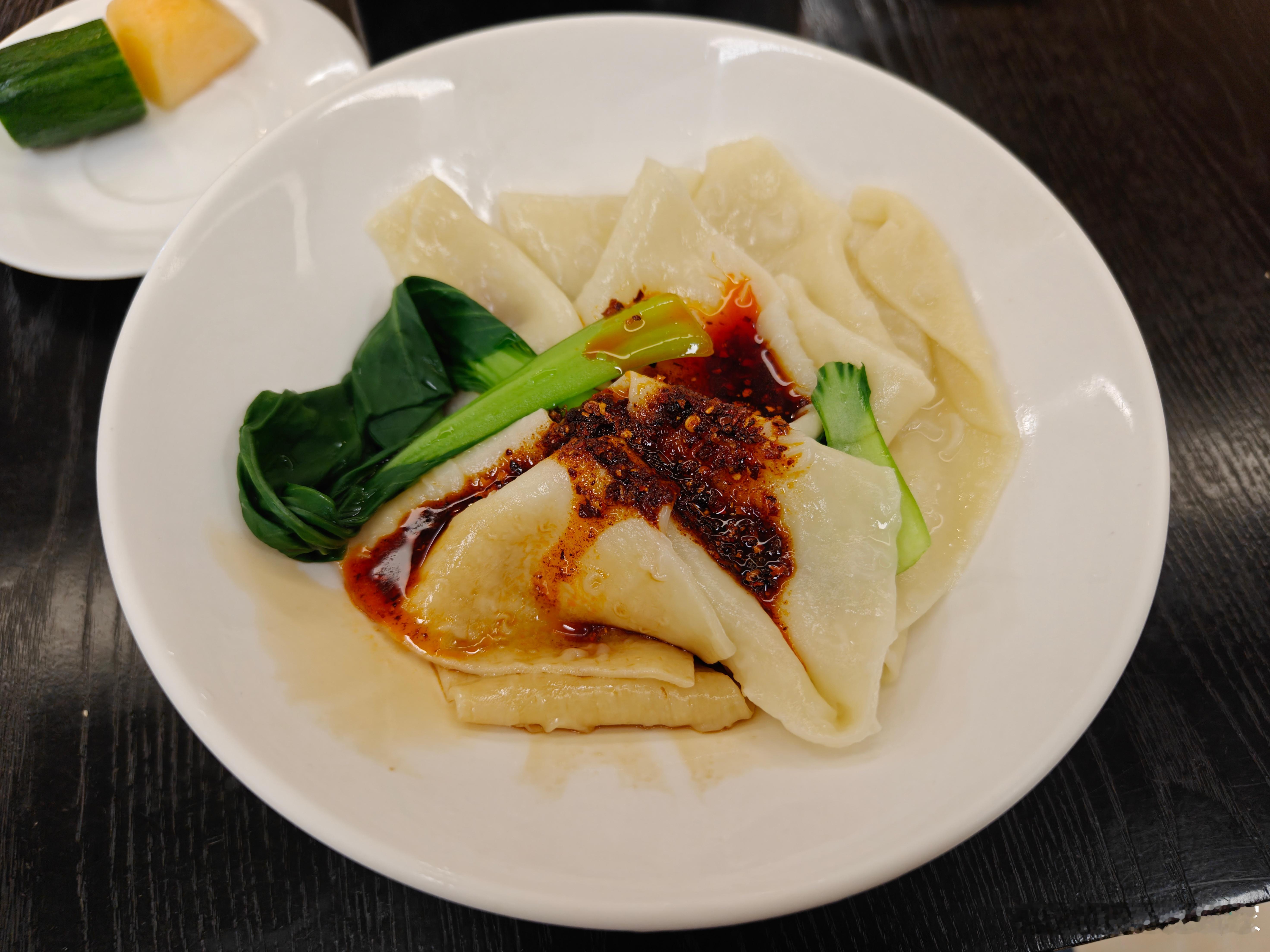 即便已经开始登机了，也得来休息室吃个油泼面[喵喵]  ​​​